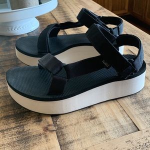 Teva Flatform Platform Sandals 7